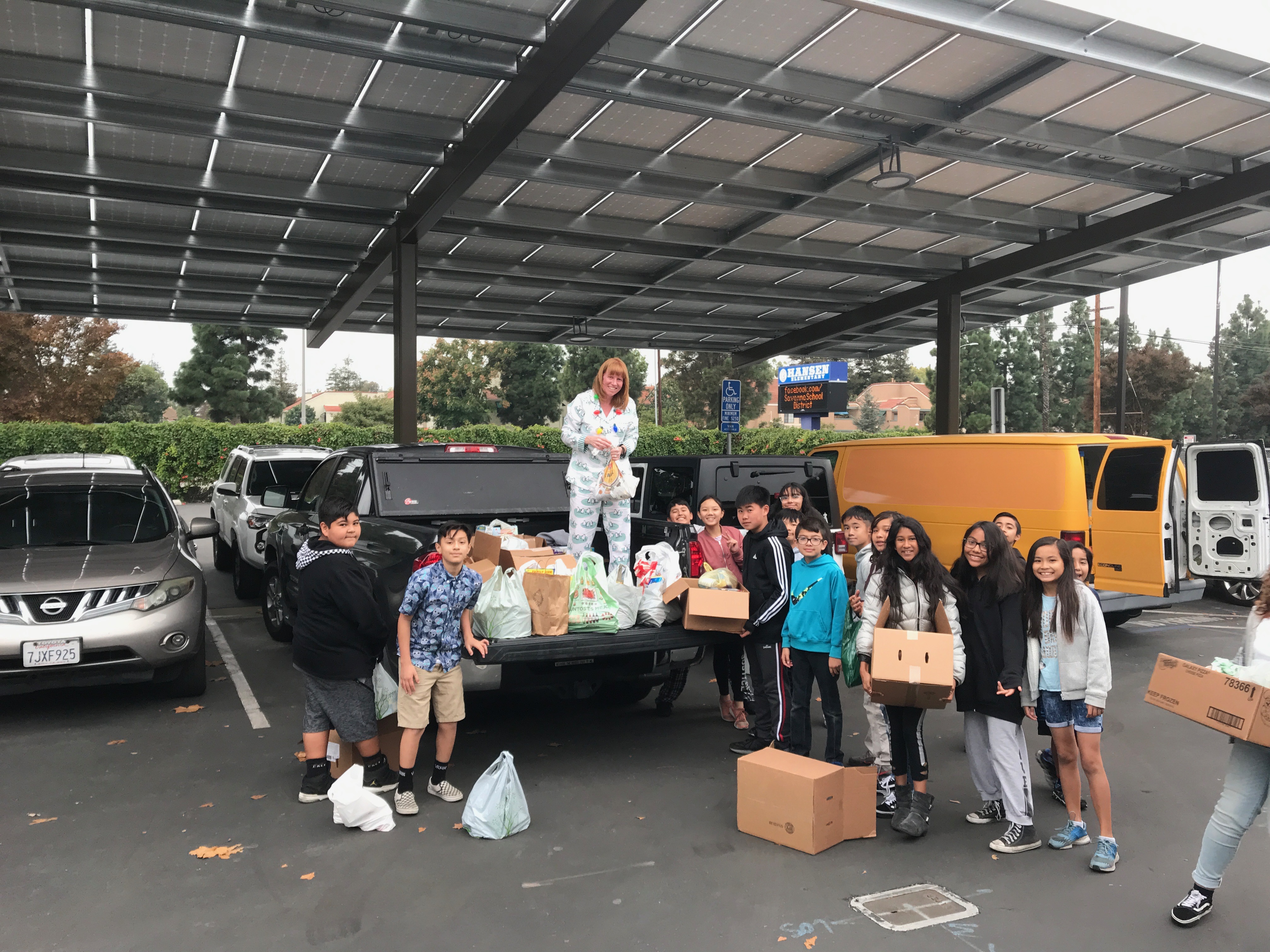 Citrus Hansen's Student Council Holds Food Drive Orange