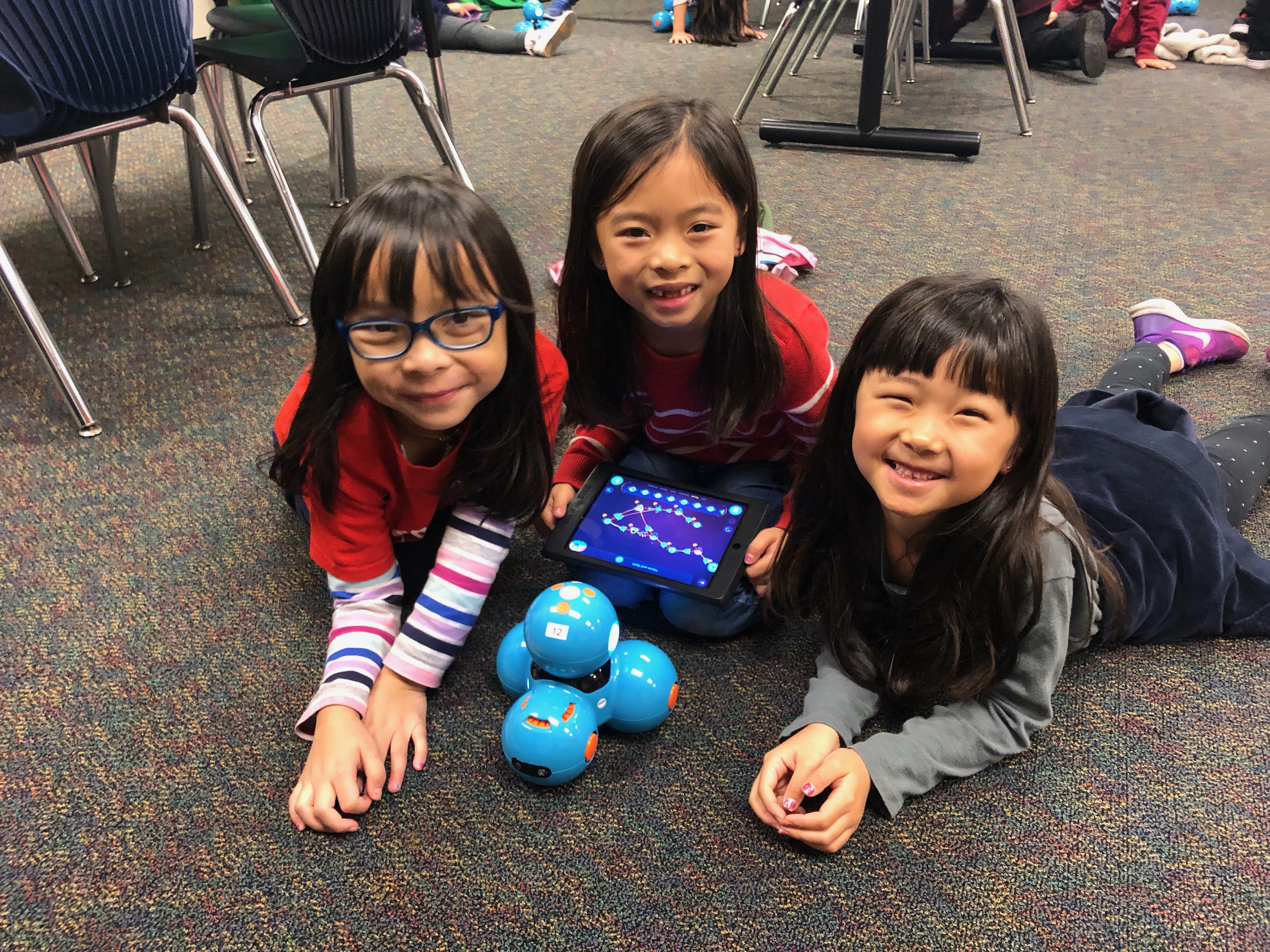 girls with dash and dot robot